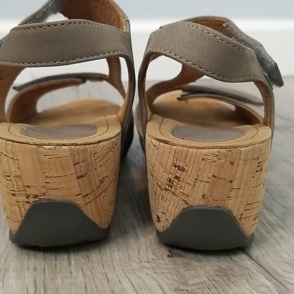 BUSSOLA 6.5 Taupe Wedge Noella Sandals - Picture 5 of 13